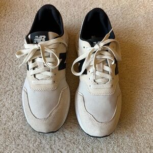 WOMEN’S NEW BALANCE SHOE